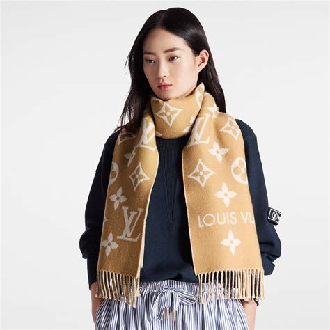 louis vuitton schal logomania rot|LV Essential Scarf S00 .